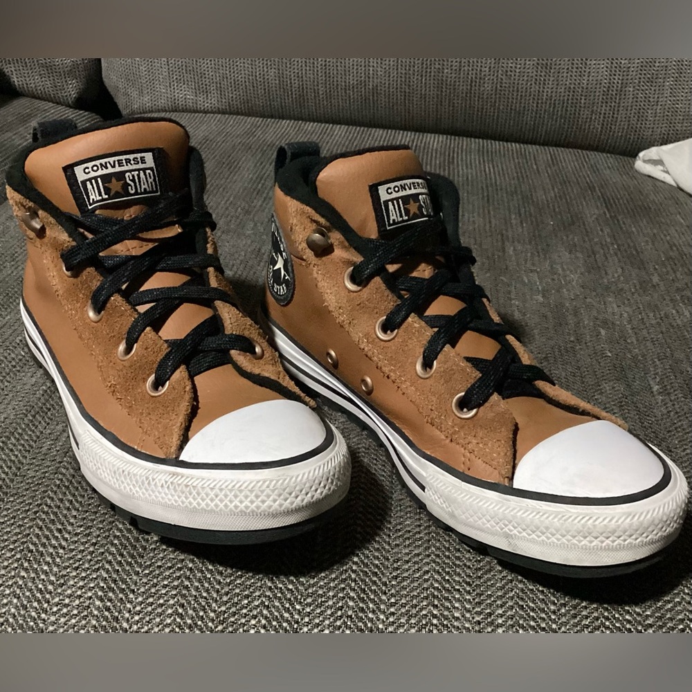 Converse Adult Chuck Taylor All Star Leather Street Mid Top Sneakers M-5 W-7